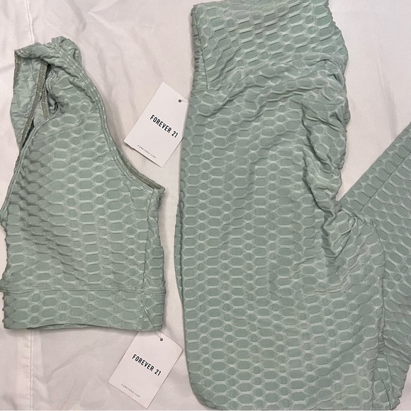 Forever 21 Honeycomb Workout Set - Picture 6 of 6